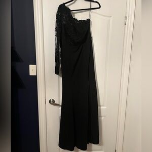 Women’s one sleeve lace detail gown